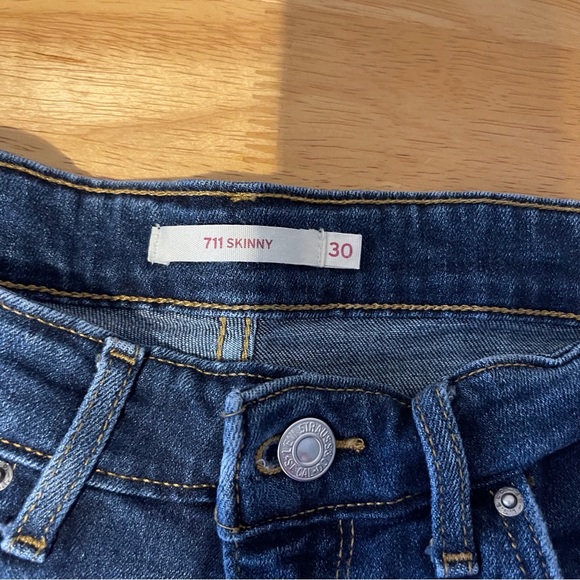 Women’s Levi’s 711 Skinny distressed jeans - Picture 4 of 10